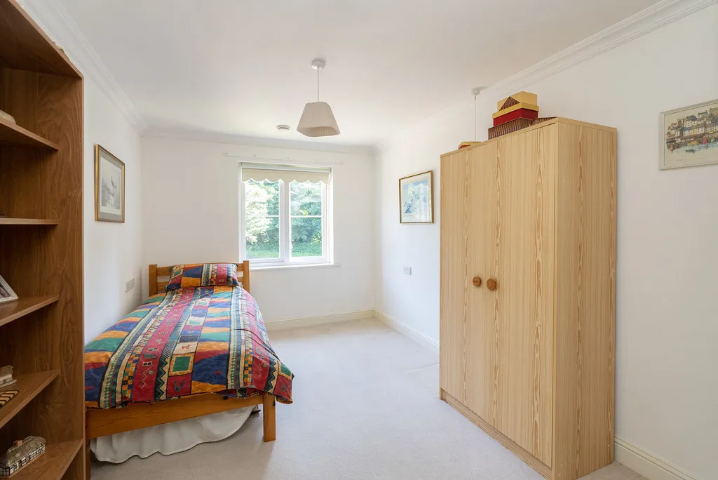 Epsom Road, Leatherhead, KT22, photo 9