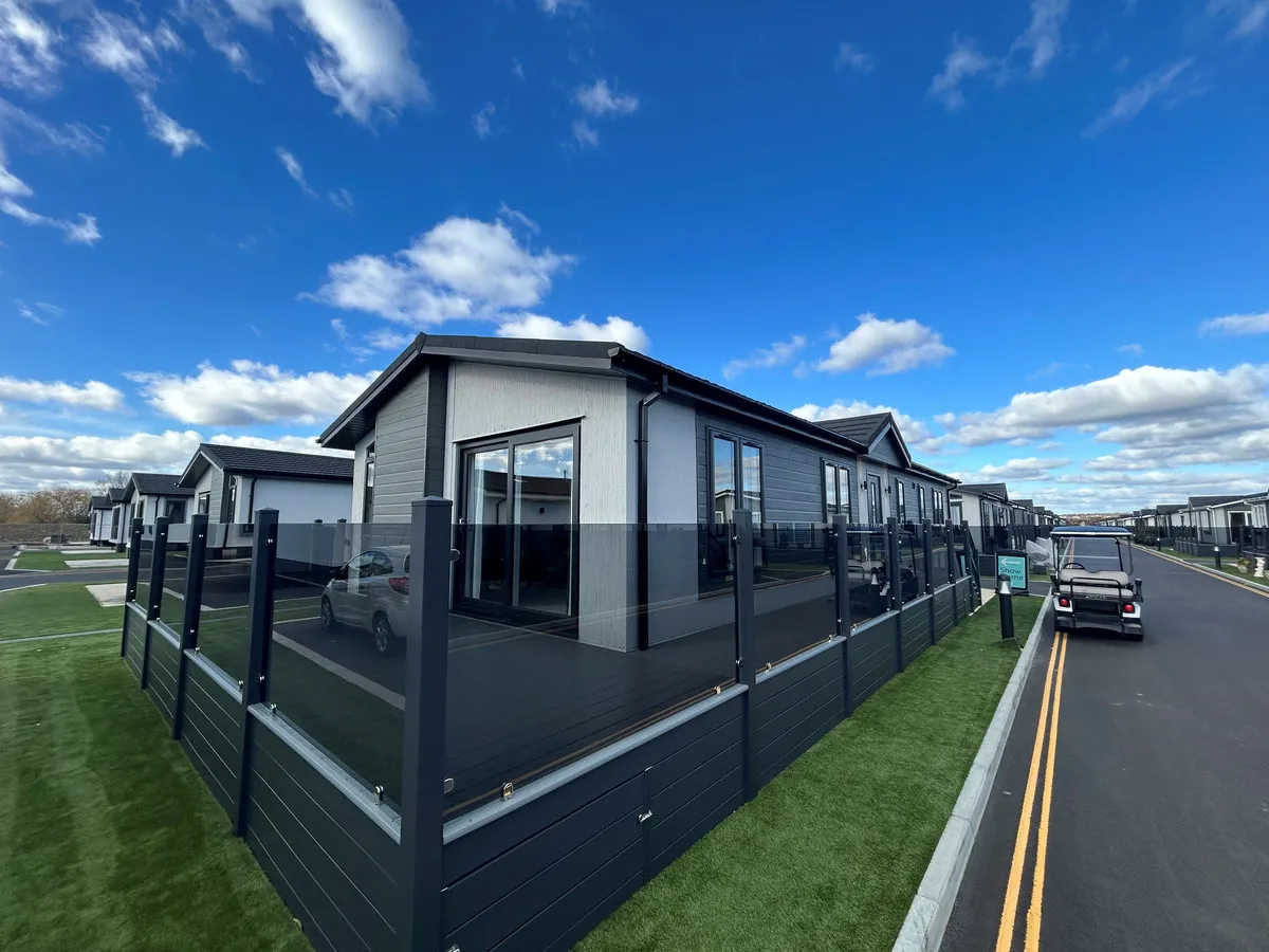 2 bed property for sale, Oyster Drive, Canvey Island, SS8
