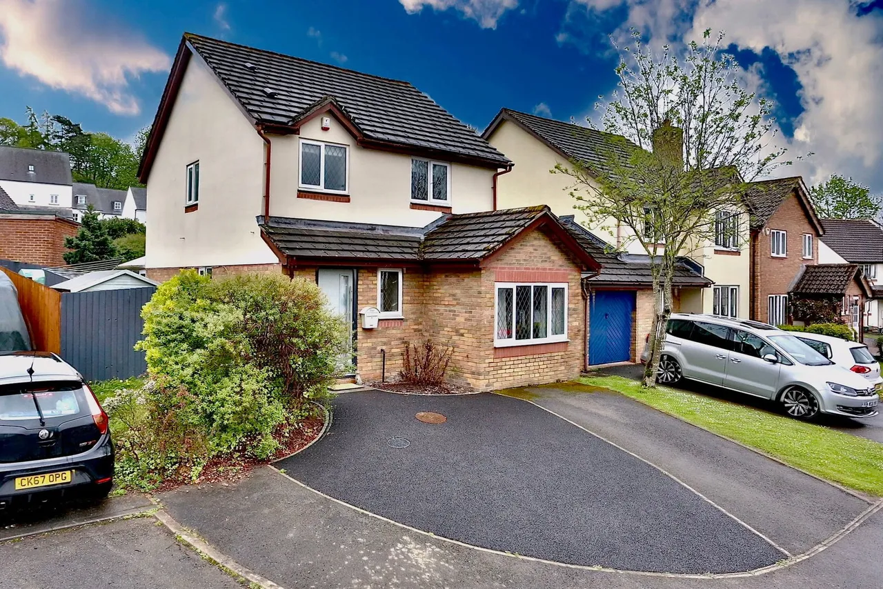 3 bed house for sale — 15 Ostringen Close, Abergavenny, Monmouthshire, NP7 5LY