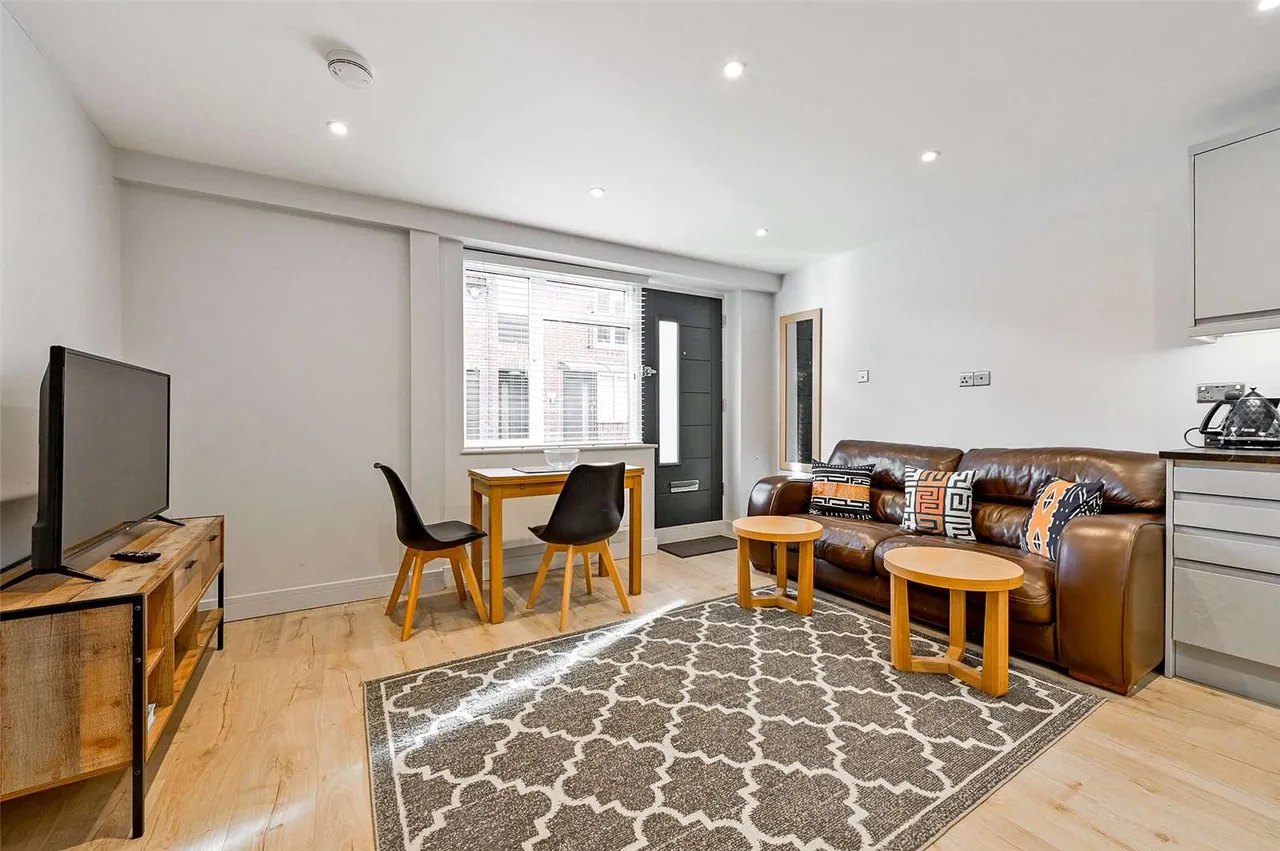 flat to rent — Little Marlow Road, Marlow, Buckinghamshire, SL7 1HA