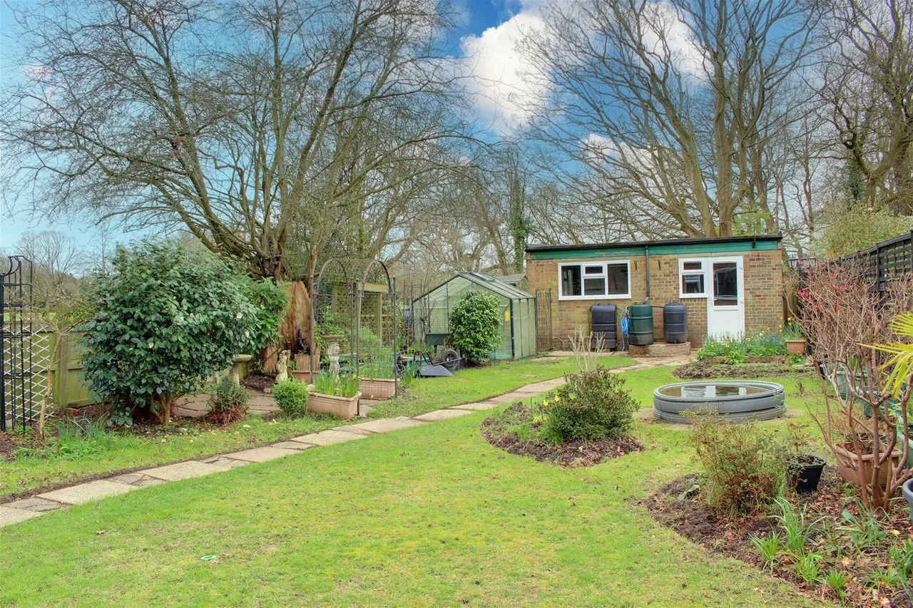 Heronfield Little Heath, Potters Bar EN6 1JA, photo 16
