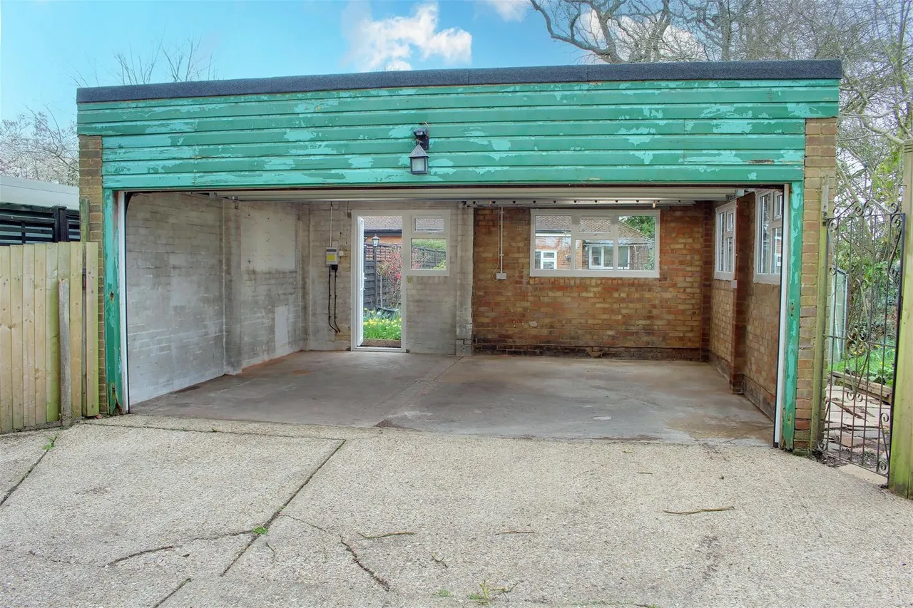 Heronfield Little Heath, Potters Bar EN6 1JA, photo 28