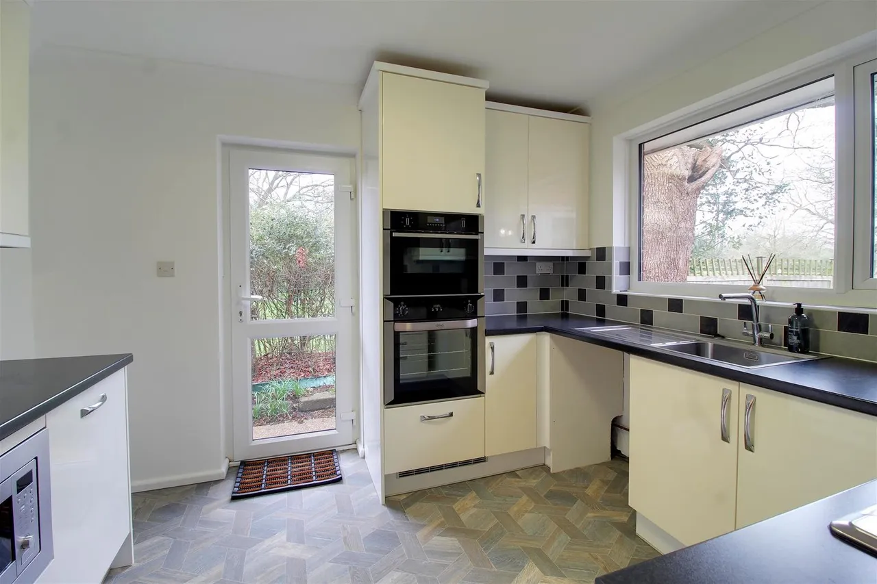 Heronfield Little Heath, Potters Bar EN6 1JA, photo 19