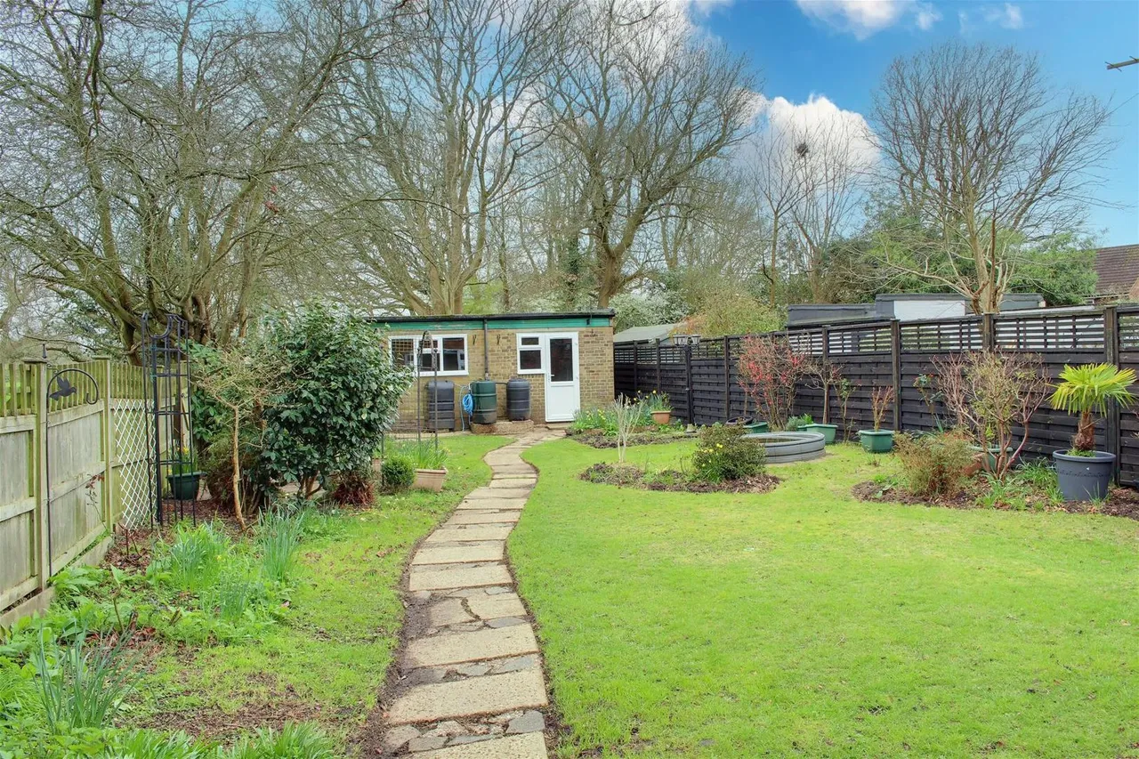 Heronfield Little Heath, Potters Bar EN6 1JA, photo 24