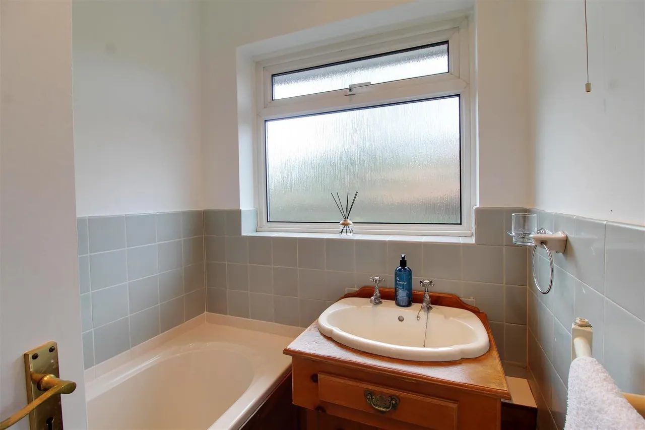 Heronfield Little Heath, Potters Bar EN6 1JA, photo 18