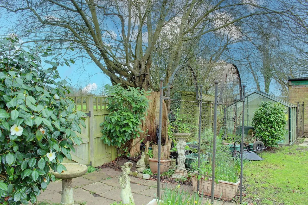 Heronfield Little Heath, Potters Bar EN6 1JA, photo 25