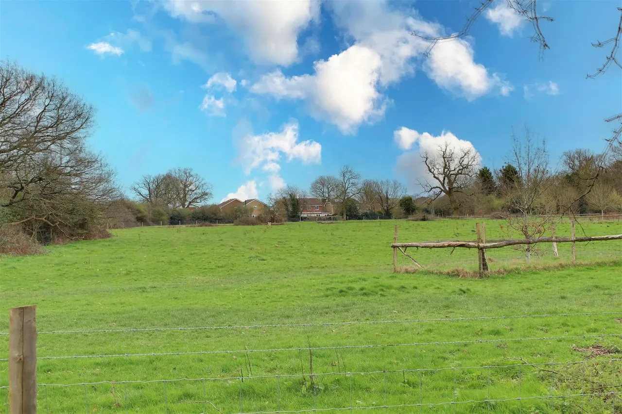 Heronfield Little Heath, Potters Bar EN6 1JA, photo 26