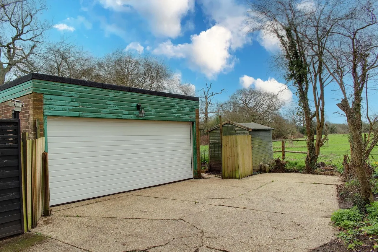 Heronfield Little Heath, Potters Bar EN6 1JA, photo 3