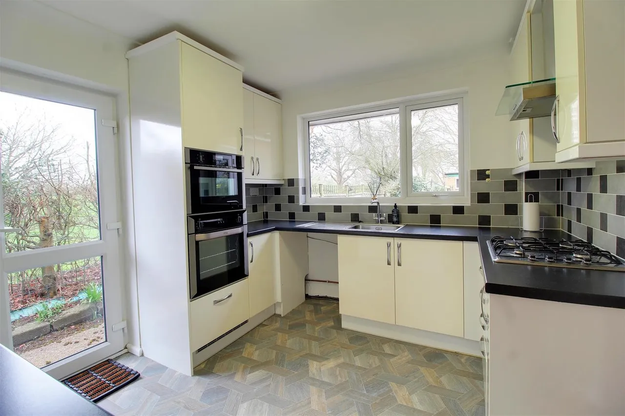 Heronfield Little Heath, Potters Bar EN6 1JA, photo 4