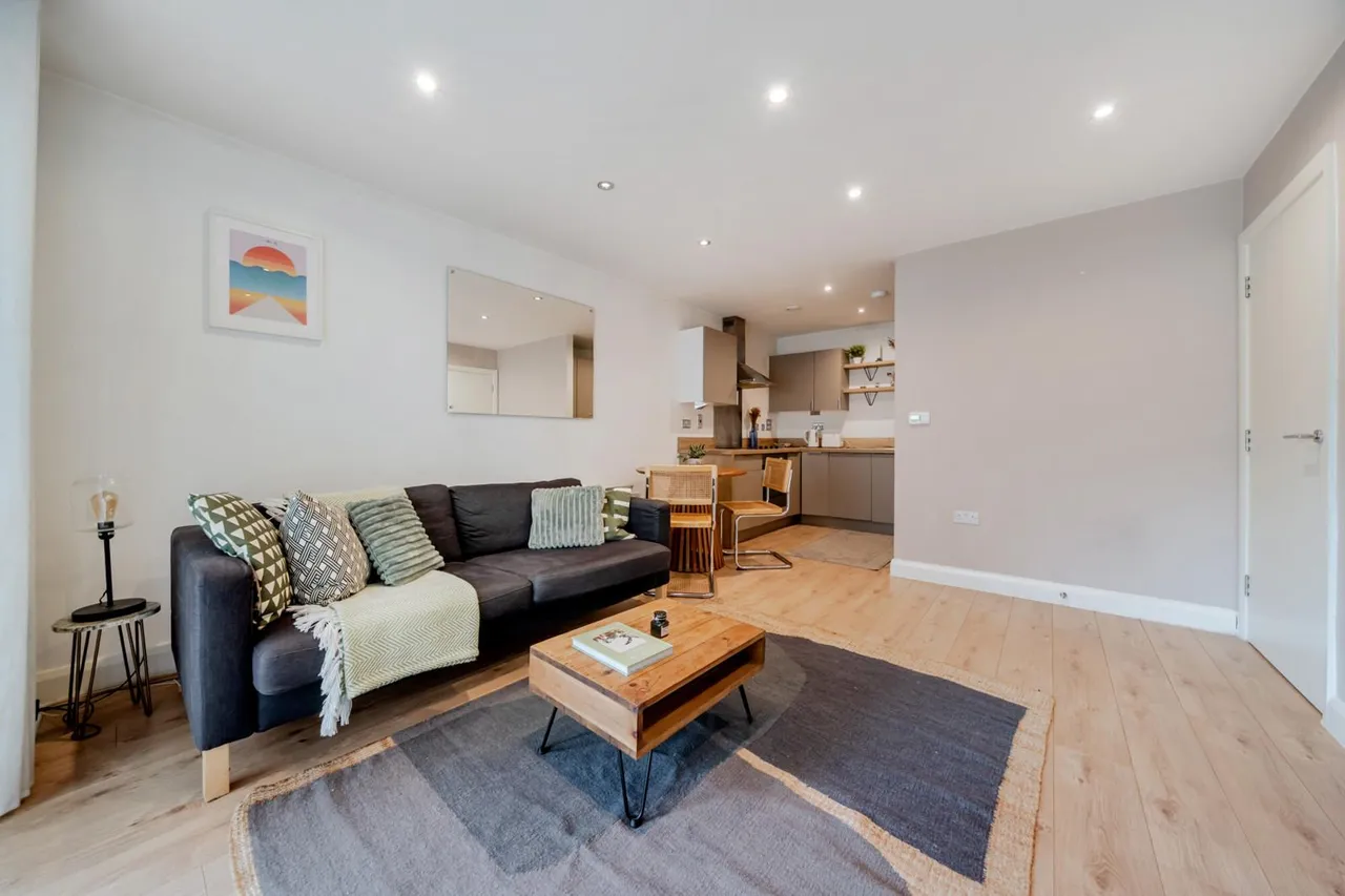 2 bed flat for sale, Bournemouth Road, SE15