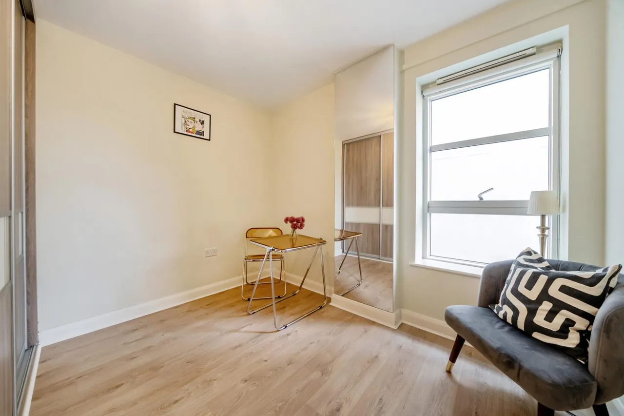 Bournemouth Road, SE15, photo 11