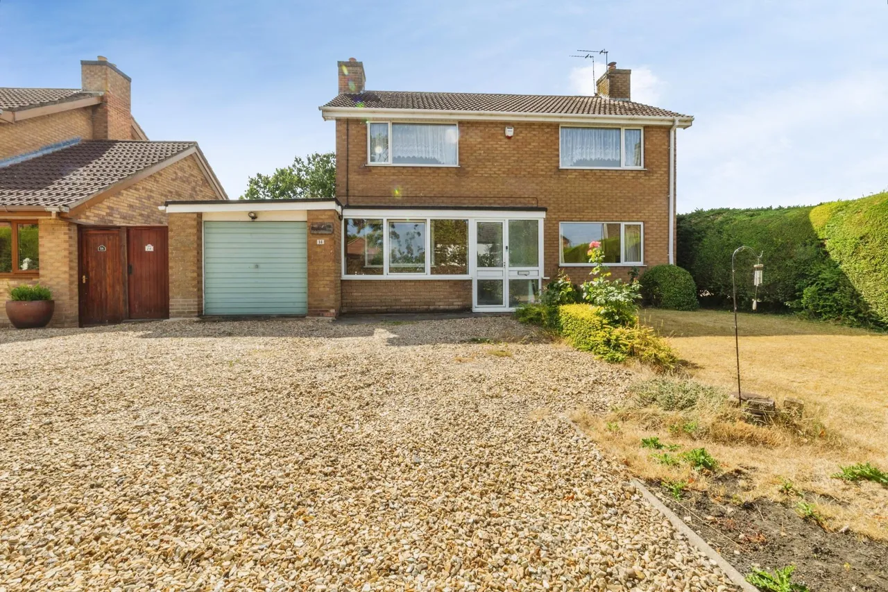 4 bed house for sale, Main Road, Langworth, LN3