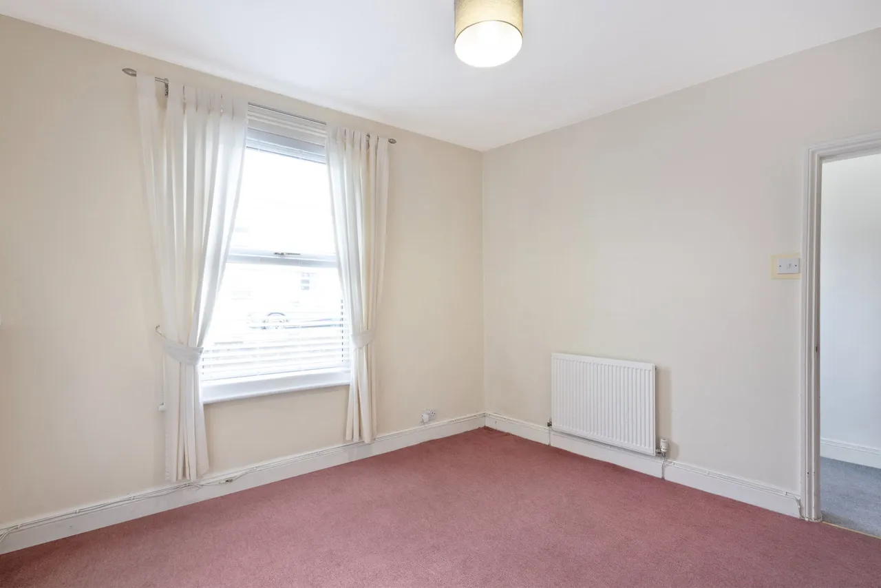 Naunton Crescent, Cheltenham, GL53, photo 5