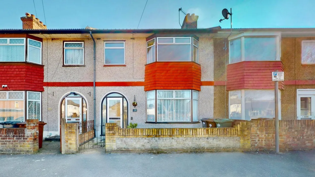 3 bed house for sale — Kenneth Road, Chadwell Heath, RM6