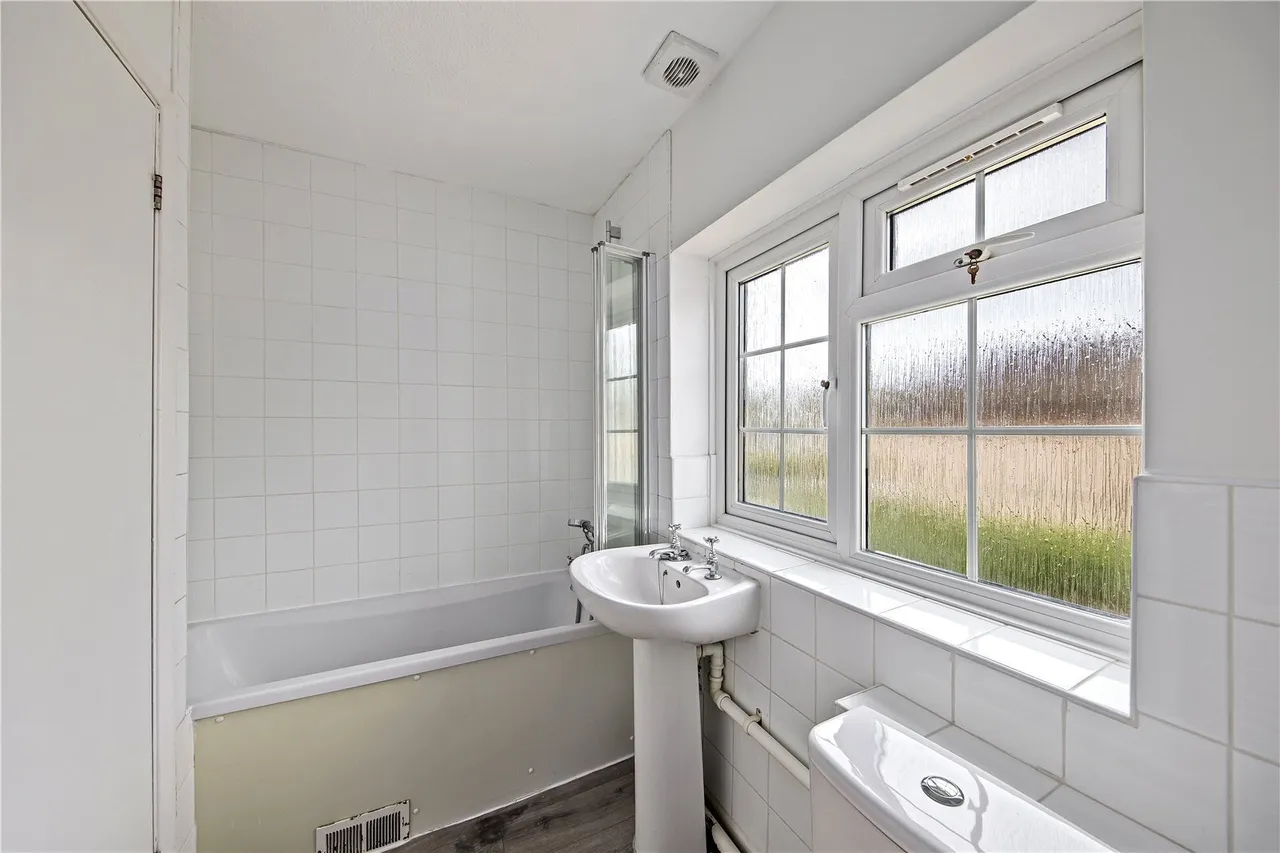 Uxbridge Road, Hampton Hill, TW12, photo 10