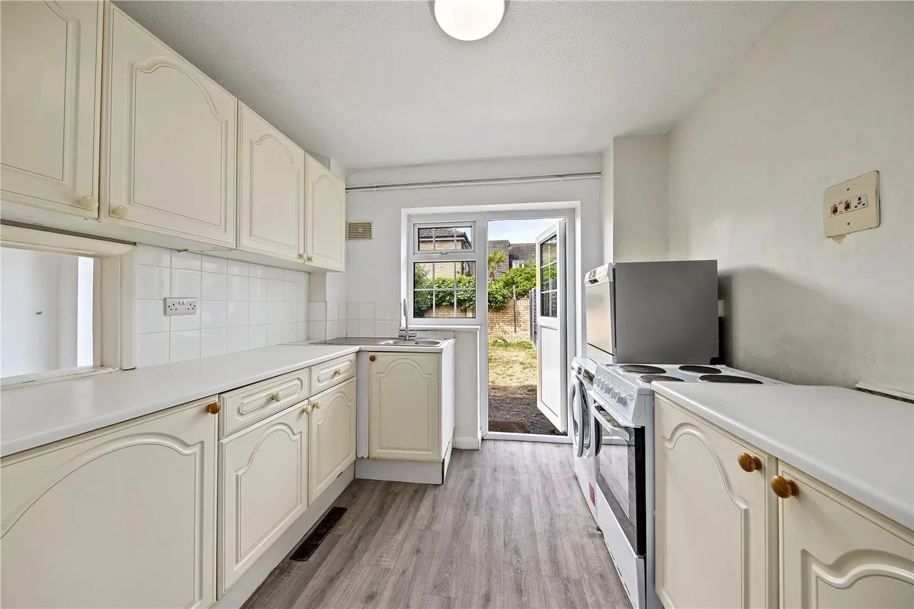 Uxbridge Road, Hampton Hill, TW12, photo 3