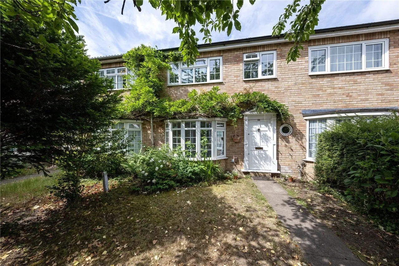 3 bed house for sale, Uxbridge Road, Hampton Hill, TW12