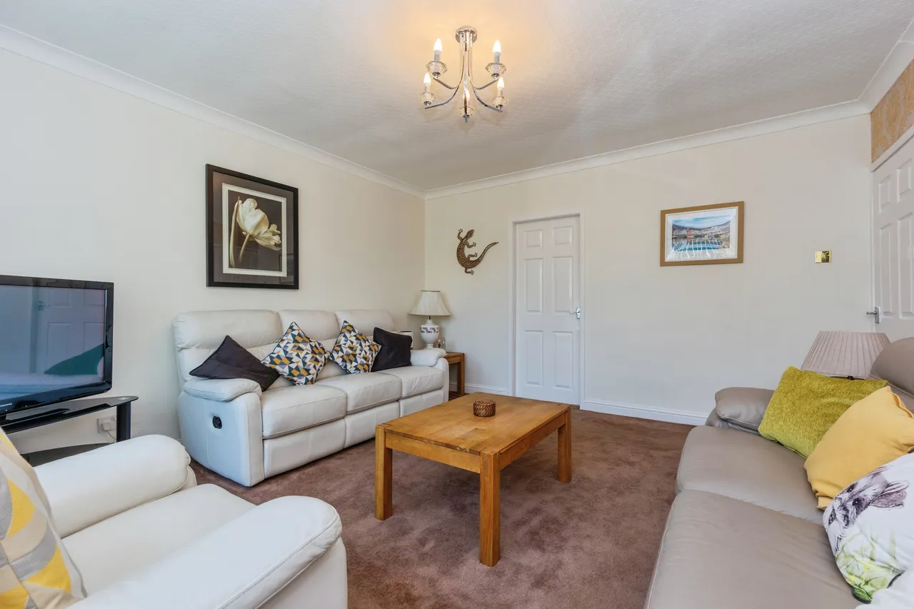 Cathedral Road, Chadderton, OL9, photo 3