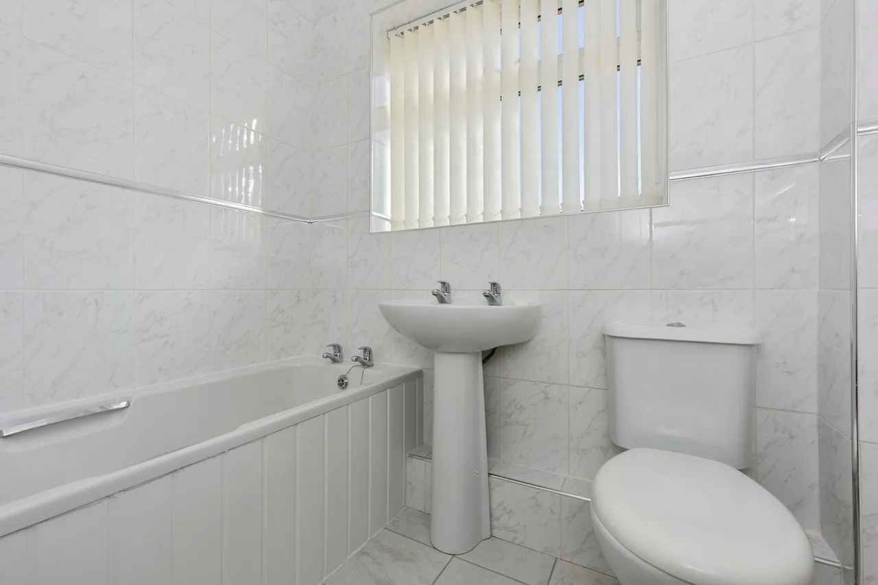 Cathedral Road, Chadderton, OL9, photo 10