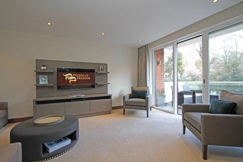 3 bed flat to rent, Ennismore Gardens, London, SW7