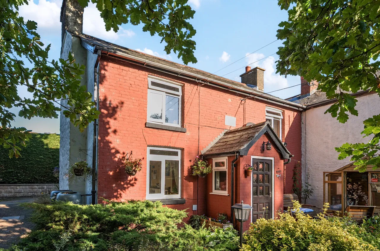 3 bed house for sale, Llanfyllin, Powys