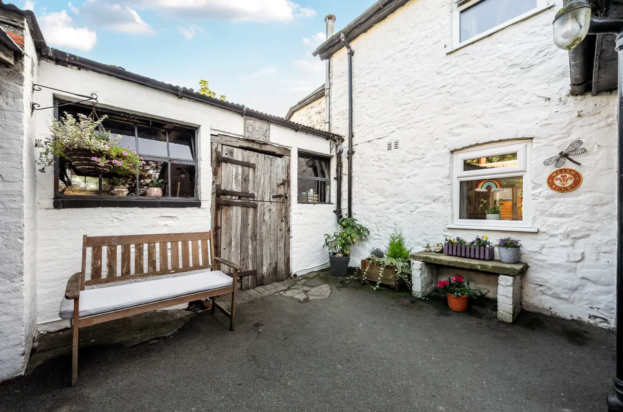 Llanfyllin, Powys, photo 14