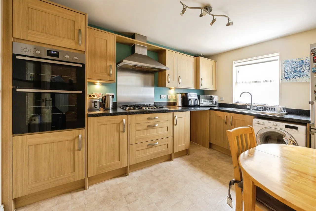 Poppy Mead, Kingsnorth, TN23, photo 3