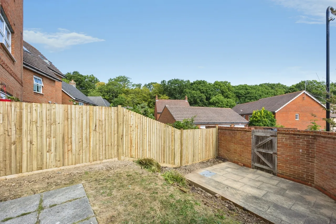 Poppy Mead, Kingsnorth, TN23, photo 17