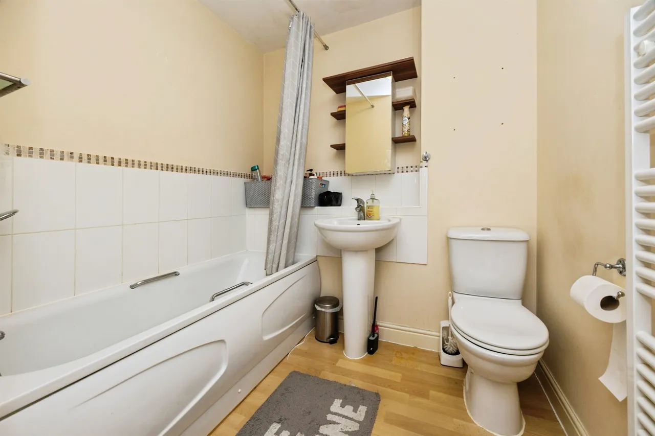 Poppy Mead, Kingsnorth, TN23, photo 15