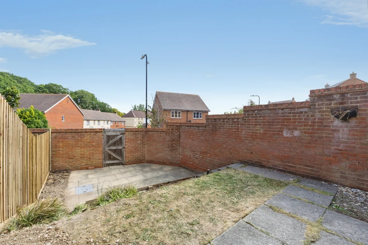 Poppy Mead, Kingsnorth, TN23, photo 4