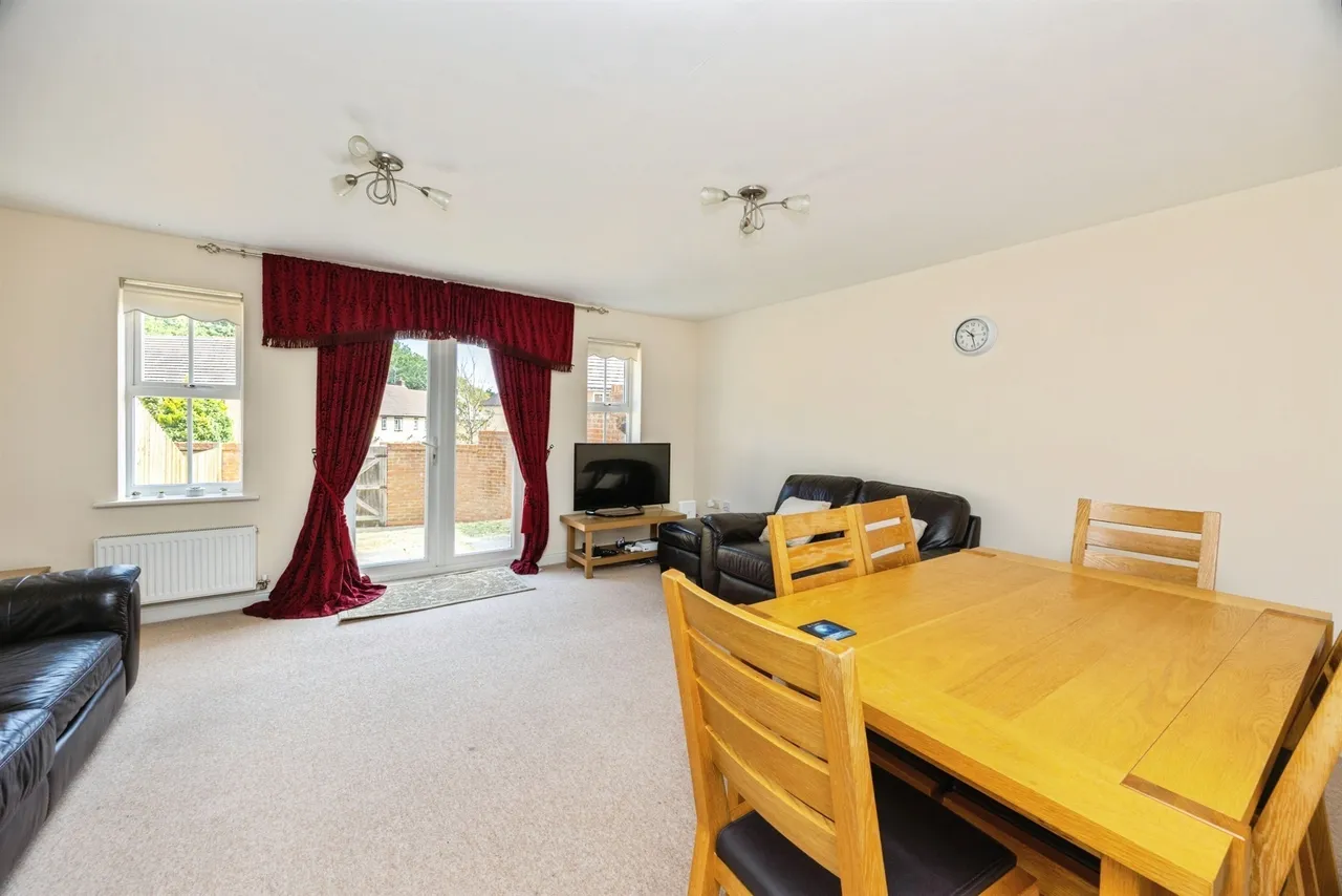 Poppy Mead, Kingsnorth, TN23, photo 2