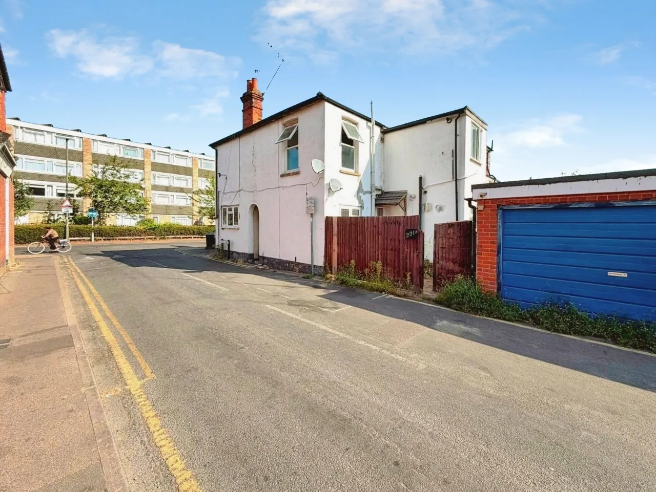 1 bed flat for sale, Walton Road, Woking, GU21
