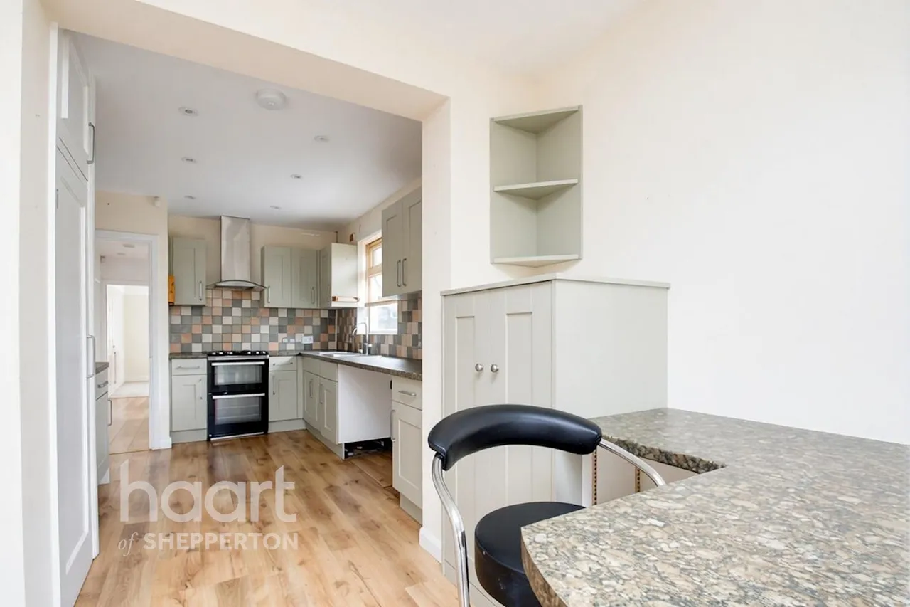 Lois Drive, Shepperton, TW17, photo 5