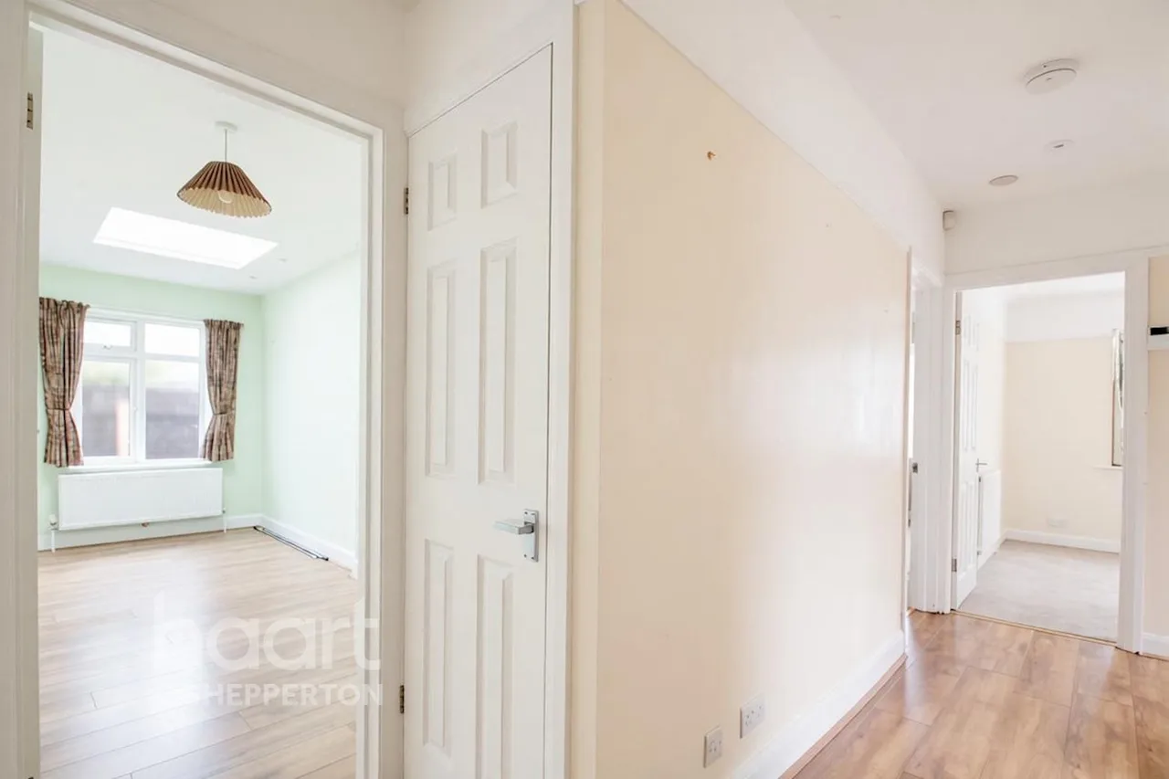 Lois Drive, Shepperton, TW17, photo 8