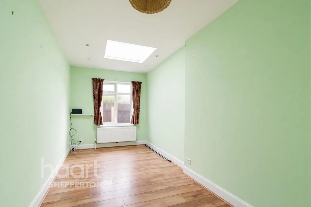Lois Drive, Shepperton, TW17, photo 9