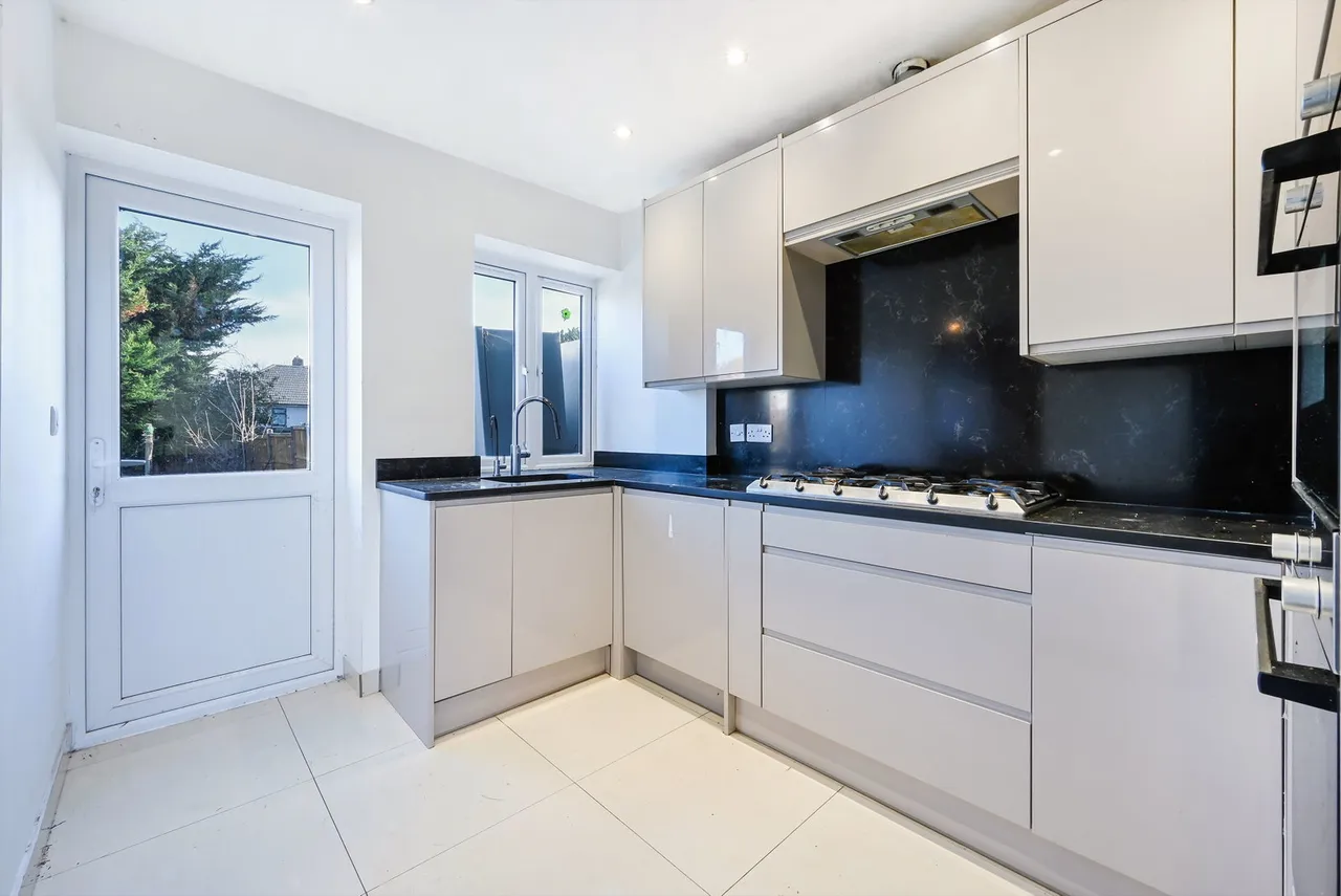 Bowness Crescent, London, SW15 3QN, photo 2