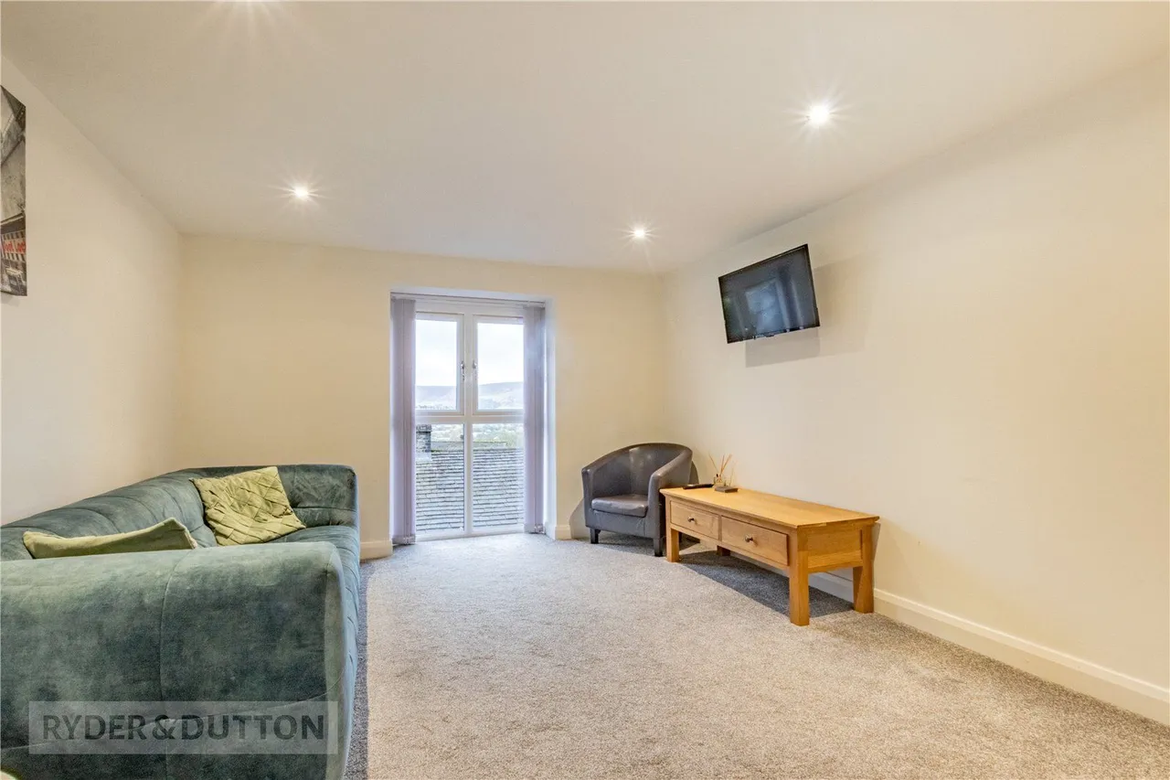 Sandy Lane, Dobcross, OL3, photo 9