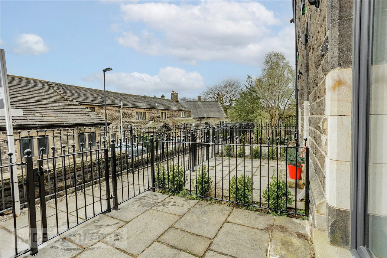 Sandy Lane, Dobcross, OL3, photo 11