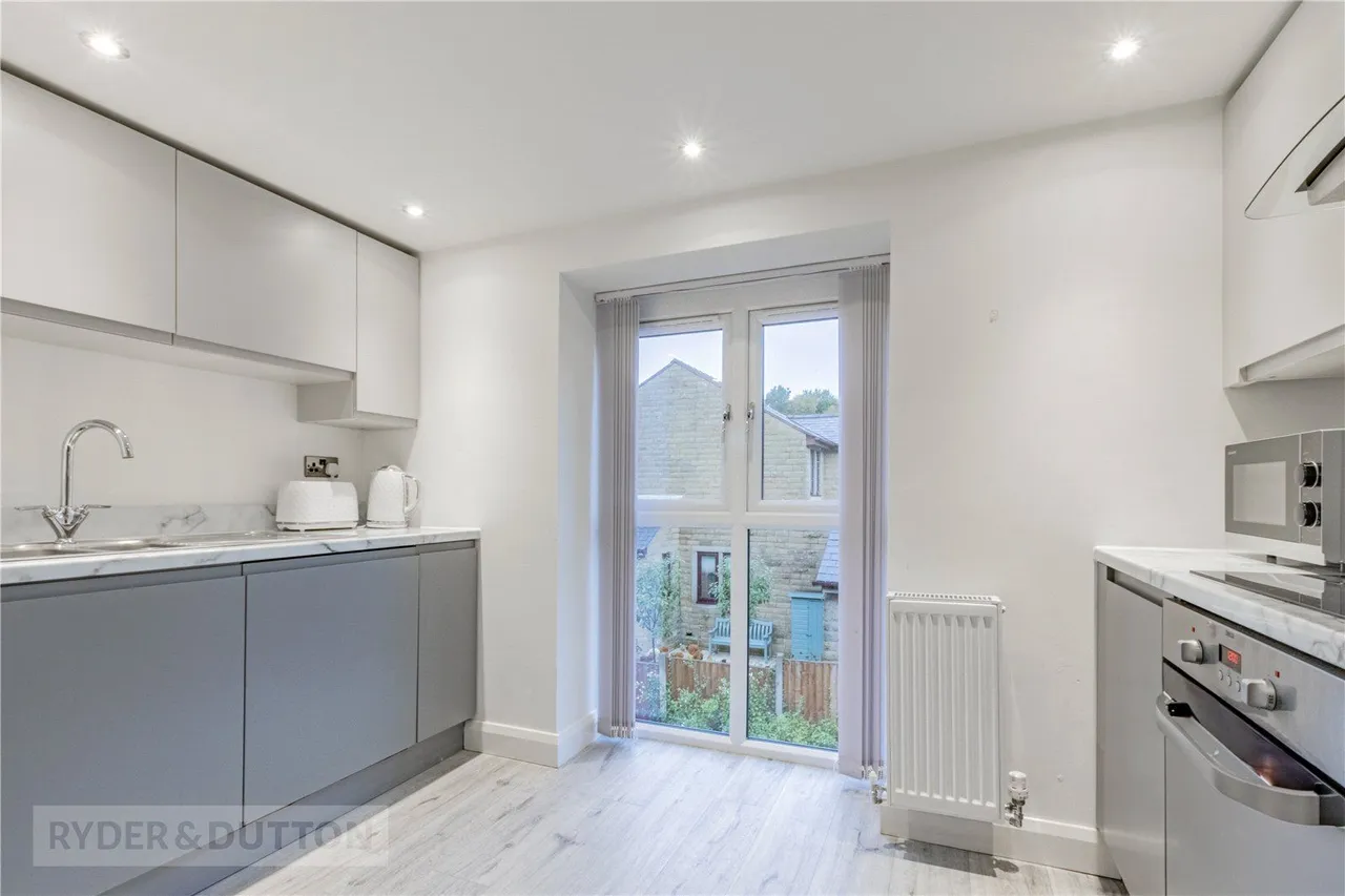 Sandy Lane, Dobcross, OL3, photo 17