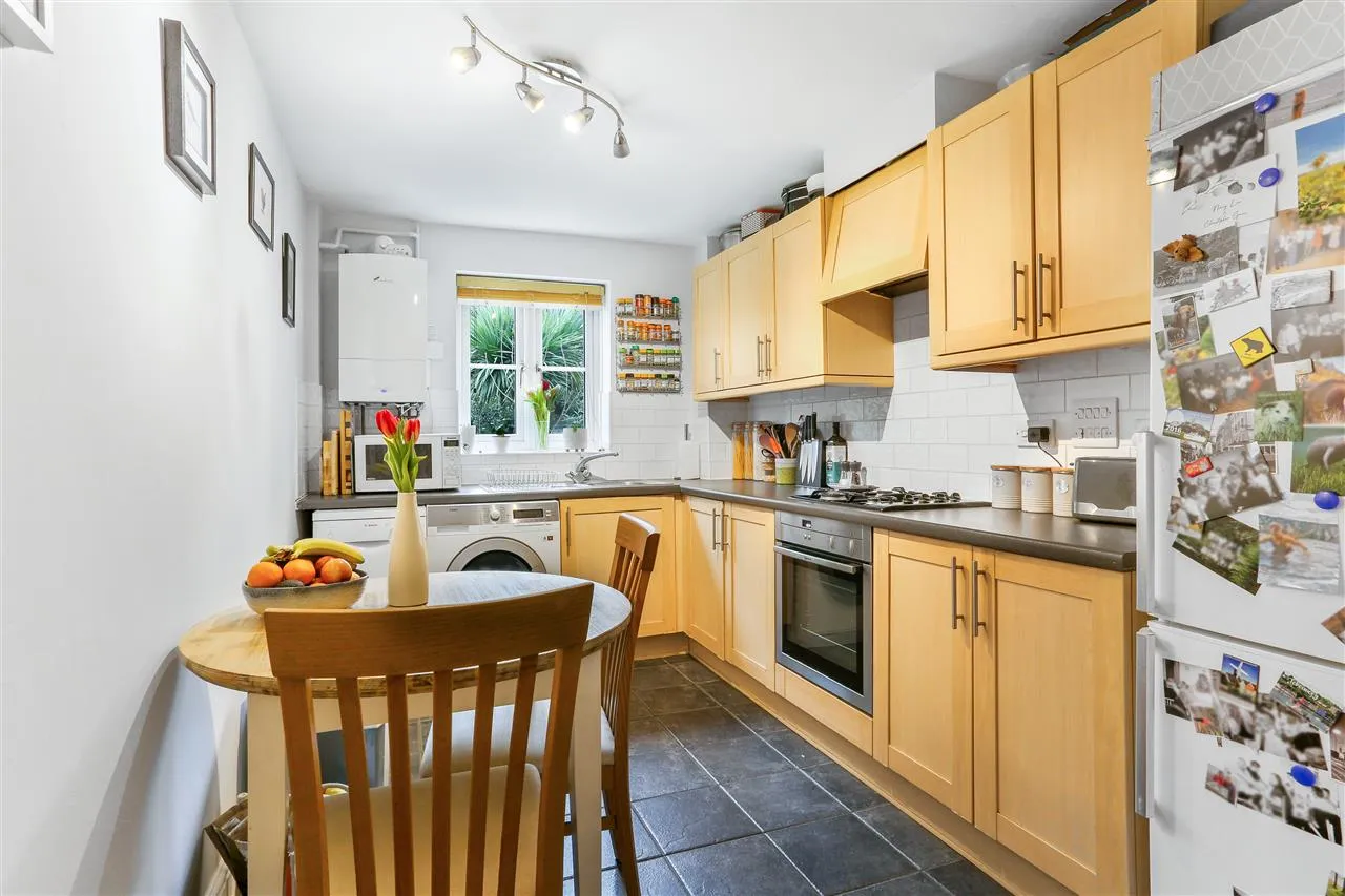 Goddard Place, London, photo 4