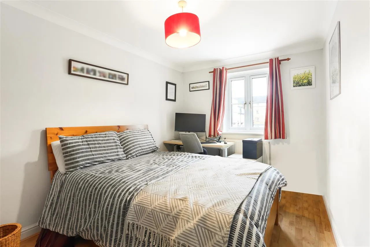 Goddard Place, London, photo 9