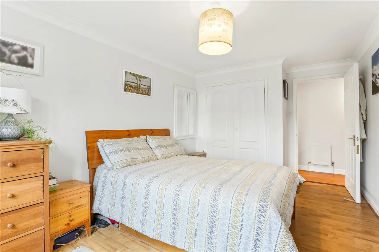 Goddard Place, London, photo 8