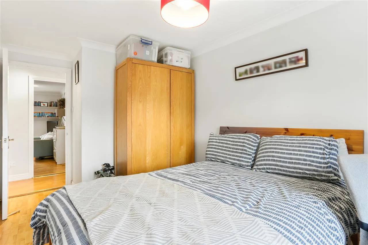 Goddard Place, London, photo 10