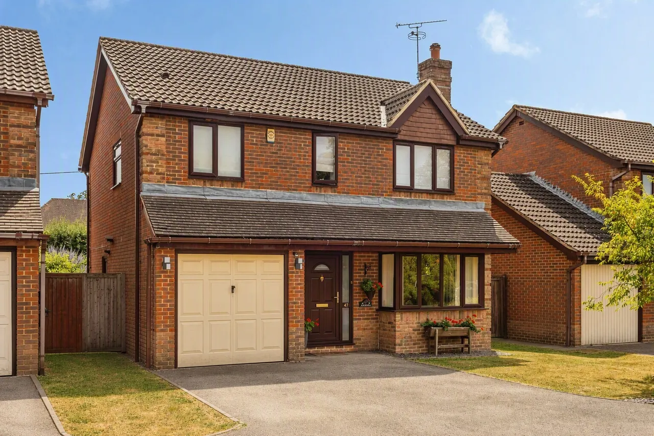4 bed house for sale — Coulstock Road, Burgess Hill