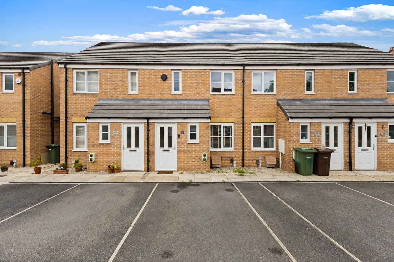 2 bed house for sale — Friarwood Avenue, Pontefract
