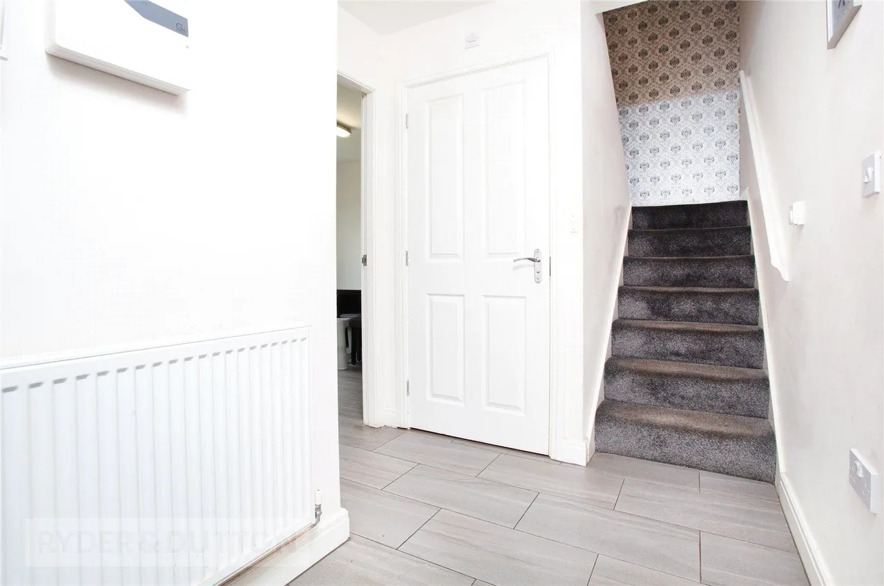 Loughrigg Drive, Middleton, M24, photo 3