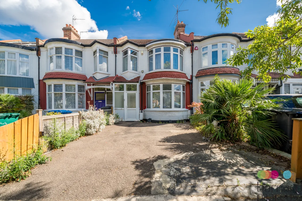 3 bed house for sale, Grove Road, London, N12