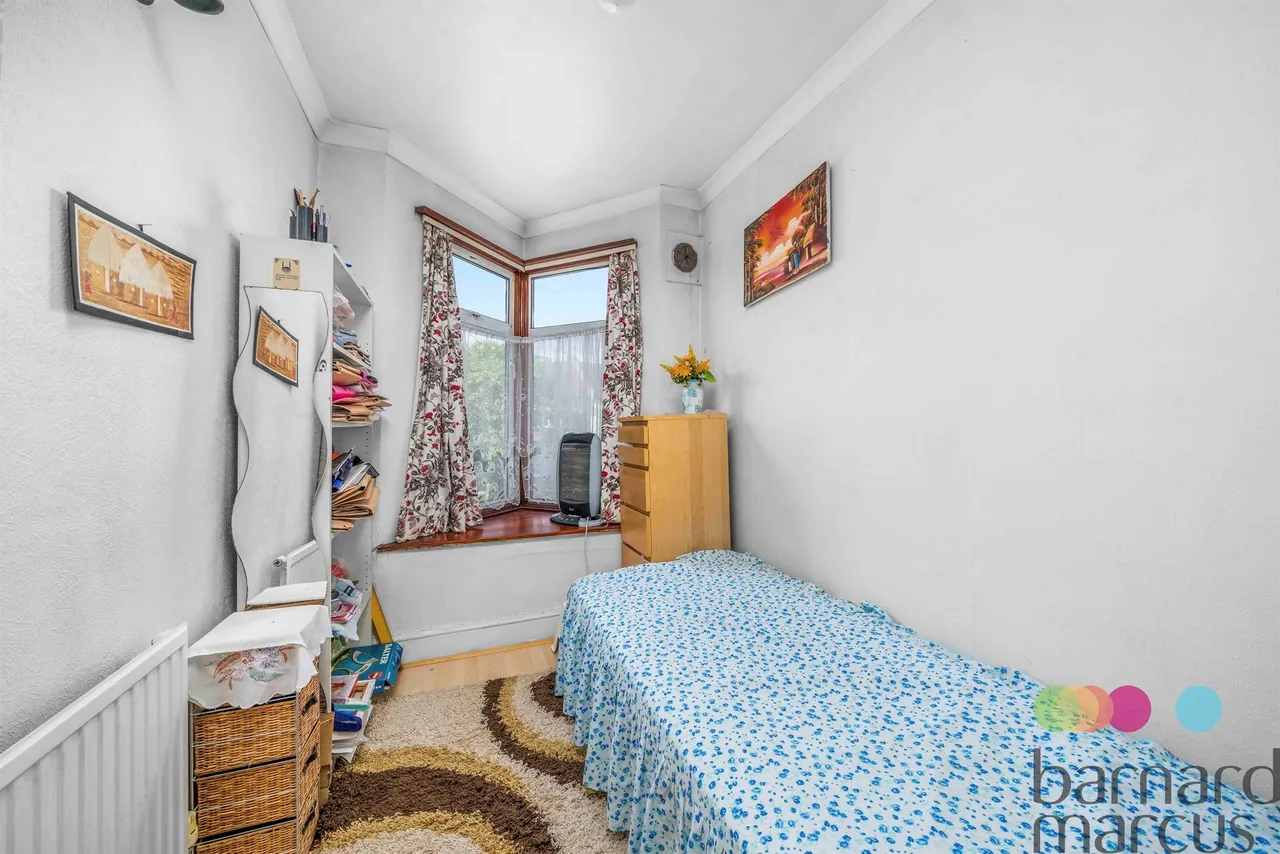 Grove Road, London, N12, photo 15