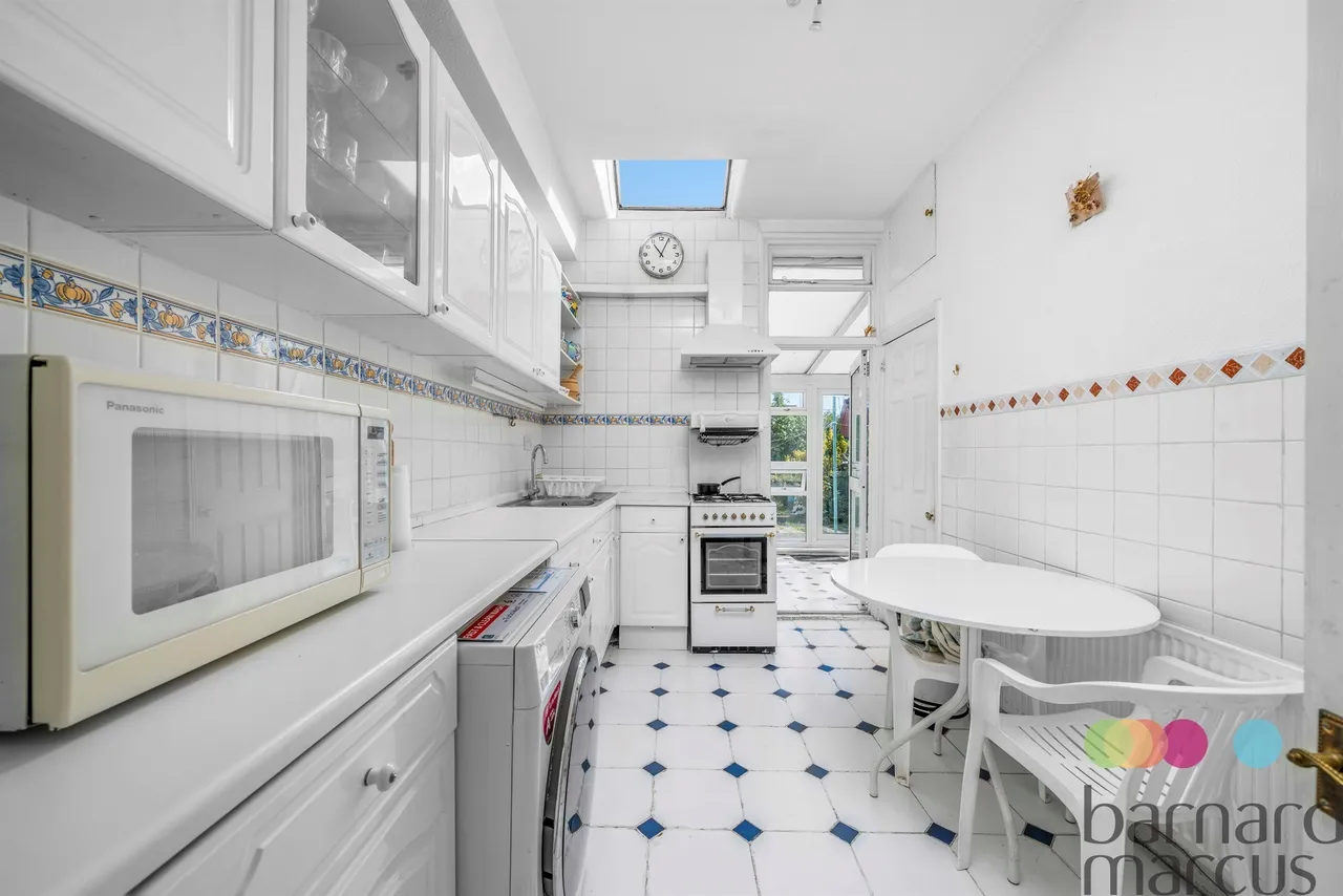 Grove Road, London, N12, photo 11