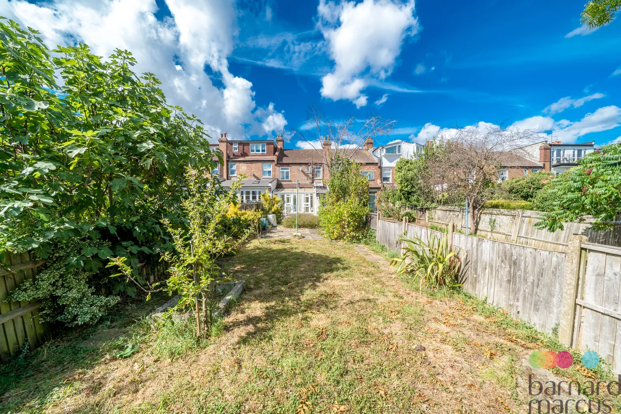 Grove Road, London, N12, photo 8